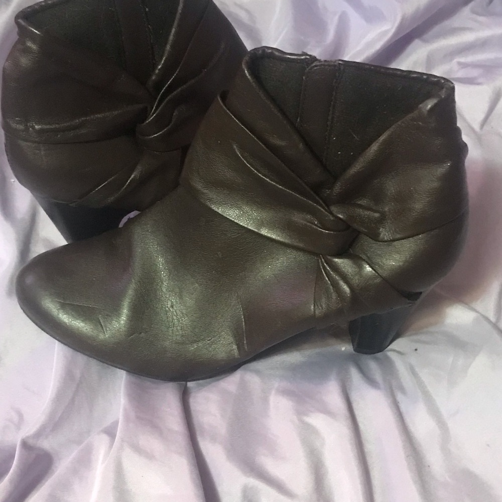 These are easy street ankle boots size 8.5